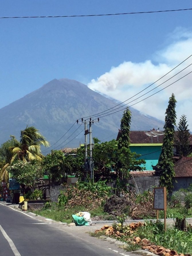 Bali Adası’nın bir kısmı yanardağ nedeniyle boşaltıldı