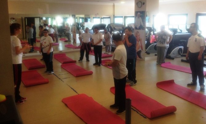 İzmit Belediyesi down sendromlular için spor etkinlikleri düzenliyor