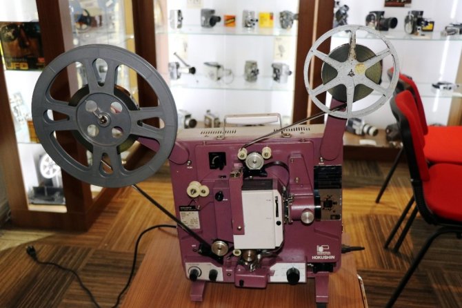 Müzede fotoğraf makinelerinin 141 yıllık yolculuğu sergileniyor