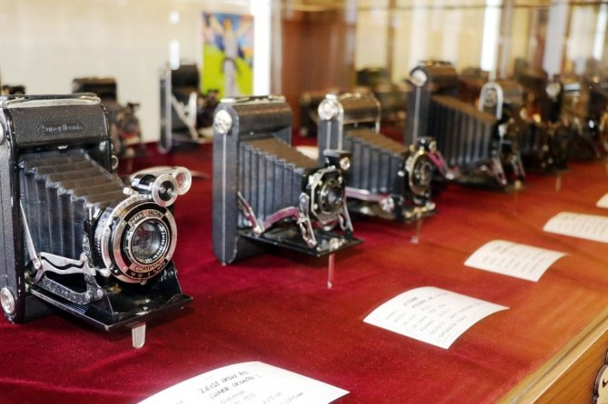 Müzede fotoğraf makinelerinin 141 yıllık yolculuğu sergileniyor