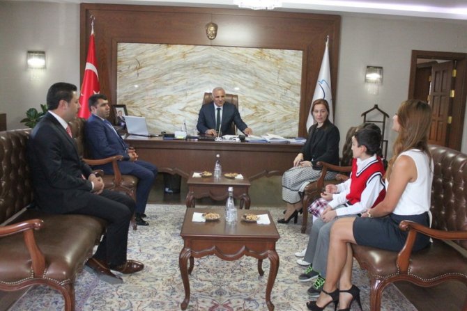 Öğrencilerden Vali Zorluoğlu’na ziyaret