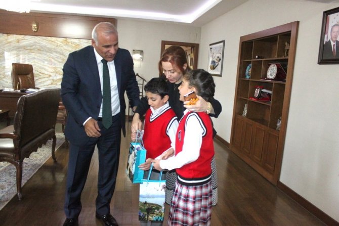 Öğrencilerden Vali Zorluoğlu’na ziyaret