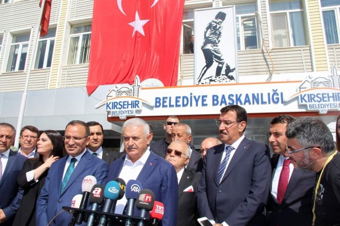 Başbakan Yıldırım: "Referandum ile ilgili siyasi, ekonomik, güvenlik boyutu olacak"