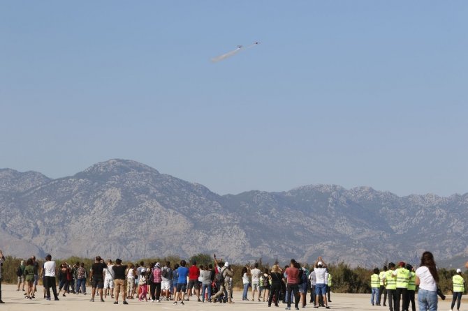 Antalya’da gösteri uçakları nefes kesti
