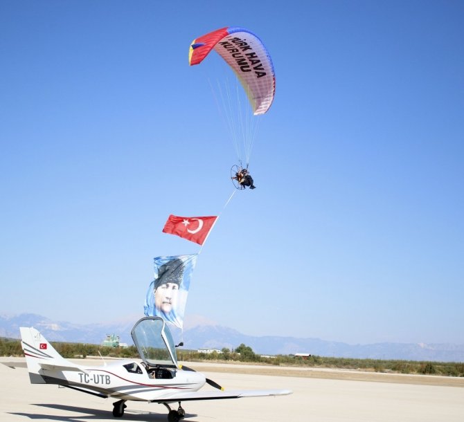 Antalya’da gösteri uçakları nefes kesti