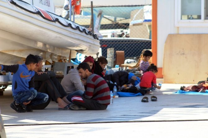 Ayvalık’ta 126 göçmen yakalandı