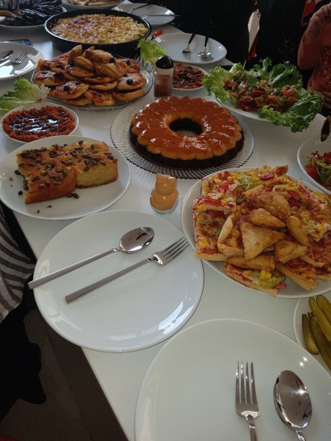 Suriyeli kadınlardan muhteşem yemekler