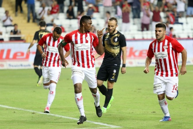Süper Lig: Antalyaspor: 2 - Osmanlıspor: 0 (İlk yarı)