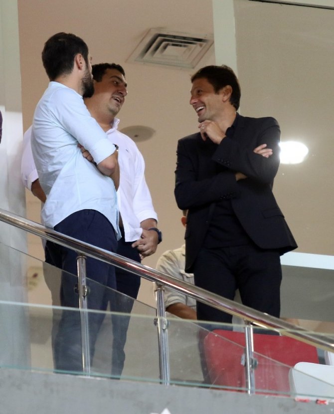 Leonardo, Antalyaspor-Osmanlıspor maçını tribünden izledi