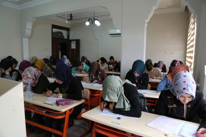Eyyübiye’deki gençlik merkezleri 39 öğrenciyi üniversiteye yerleştirdi
