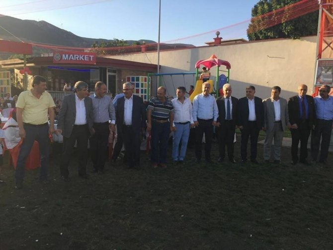 AK Parti ve MHPli başkanlar el ele halay çekti