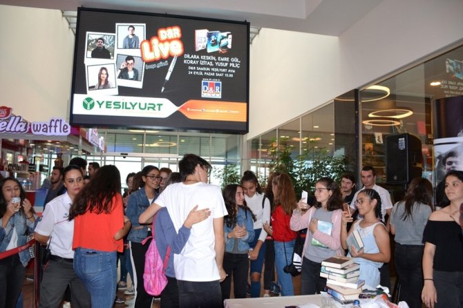 Ünlü Wattpad yazarları okurlarıyla buluştu