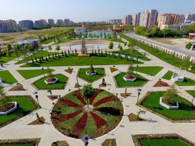 Selçuklu ve Osmanlı mimarisinden izler taşıyan “Ecdat Parkı” tamamlandı