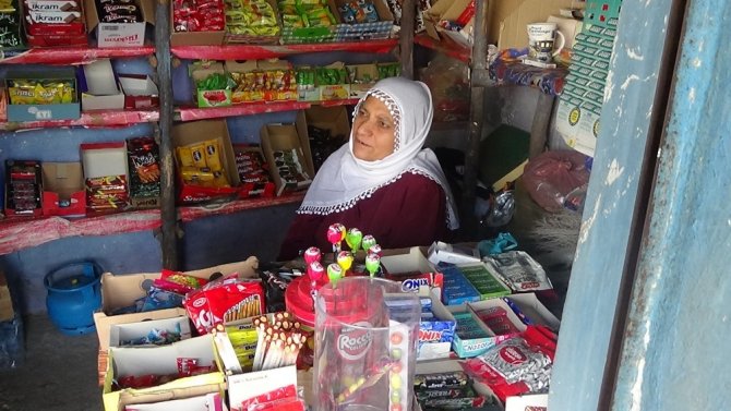 30 yıllık küçük bakkal süper marketlere karşı ayakta durmaya çalışıyor