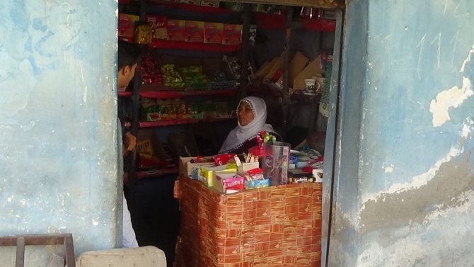 30 yıllık küçük bakkal süper marketlere karşı ayakta durmaya çalışıyor