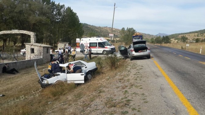 Kastamonu’da iki otomobil çarpıştı: 1 ölü, 5 yaralı
