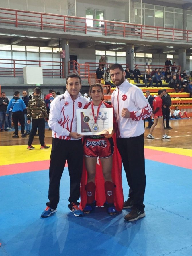 Haliliyeli Gökçe kickboks Balkan şampiyonu oldu