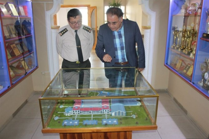 İl Jandarma Komutanı Yiğit Kardelen Kolejini ziyaret etti