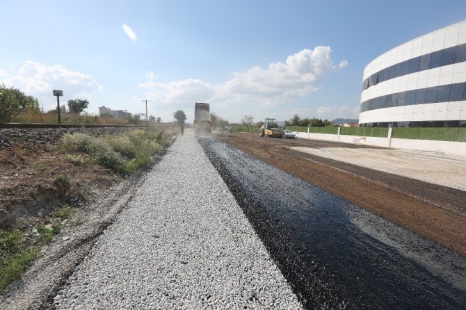 Kardeşköy Mahallesindeki toprak yollar asfaltlanıyor