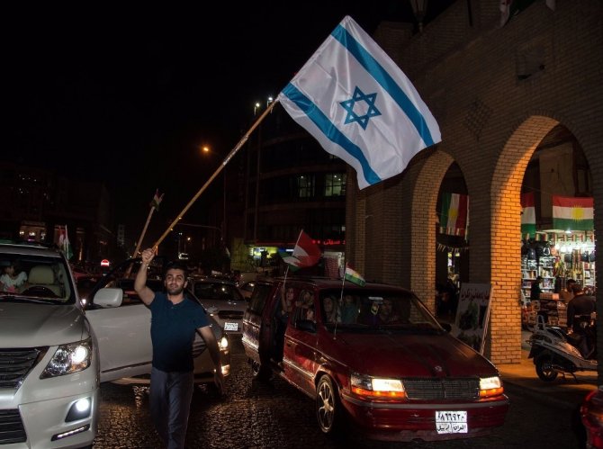 Referandum sonra kutlamalarında İsrail bayrağı