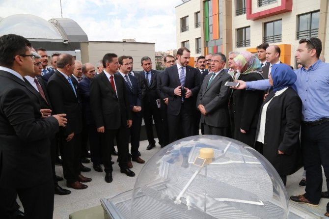 Türkiye’nin ilk enerji yenileyebilen okulu Ankara’da açıldı