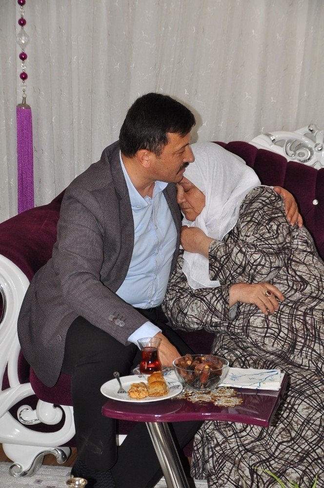 AK Parti’li Hamza Dağ’dan şehit ailesine ziyaret