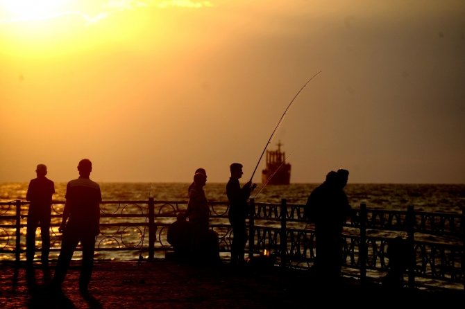 Sonbaharda Bursa sahillerinde gün batımı böyle görüntülendi