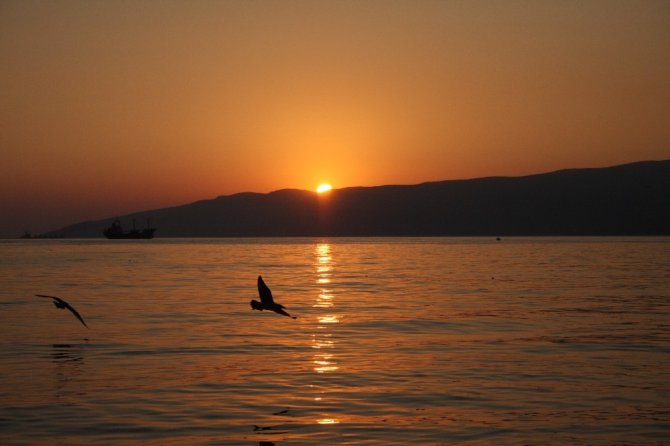 Sonbaharda Bursa sahillerinde gün batımı böyle görüntülendi