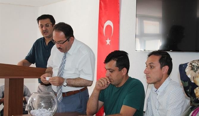 Koyun ve keçilerde verimliliği artırmak için kıvırcık ırkı damızlık koç dağıtıldı