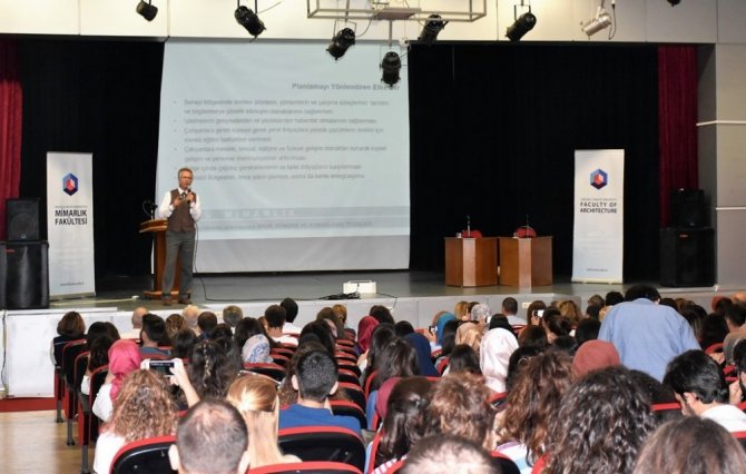 Mimarlık Fakültesi deneyimli mimar Cem Erözü’yü ağırladı