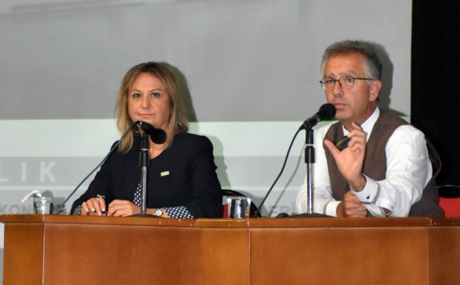 Mimarlık Fakültesi deneyimli mimar Cem Erözü’yü ağırladı