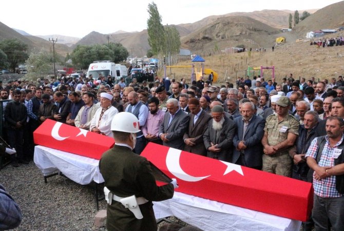 Ağrı’da şehit güvenlik korucuları son yolculuklarına uğurlandı