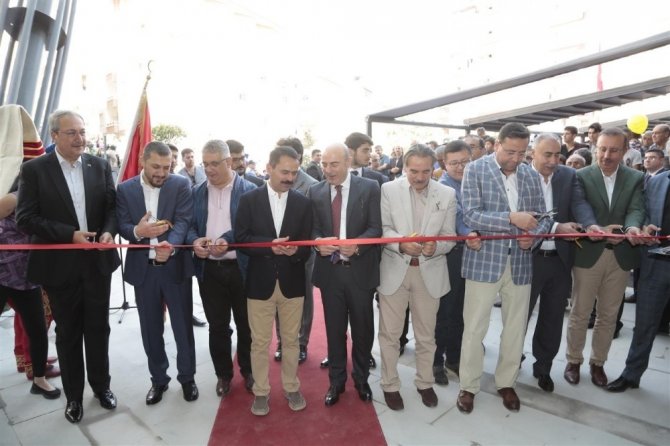 Nissara Alışveriş Merkezi hizmete açıldı