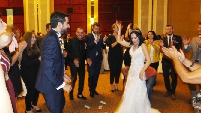 Burhaniye’de Kebapçıoğlu ve Özdemir ailelerinin mutlu günü