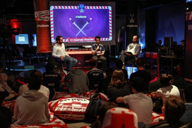 Vodafone Freezonelular, Supermassive oyuncularından koçluk aldı