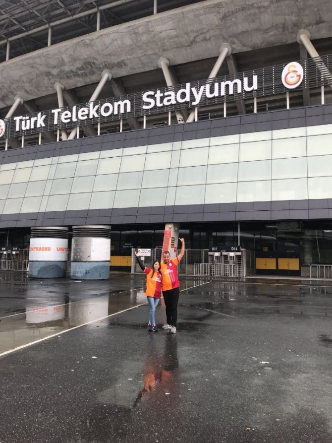 Fanatik Taraftardan Ilginc Evlenme Teklifi