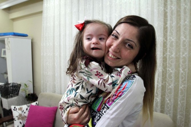 Down sendromlu İnci tam bir fenomen