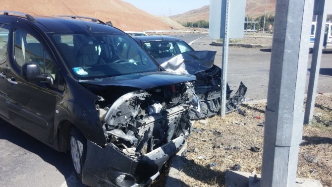 Tuzluca’da trafik kazası: 2 yaralı