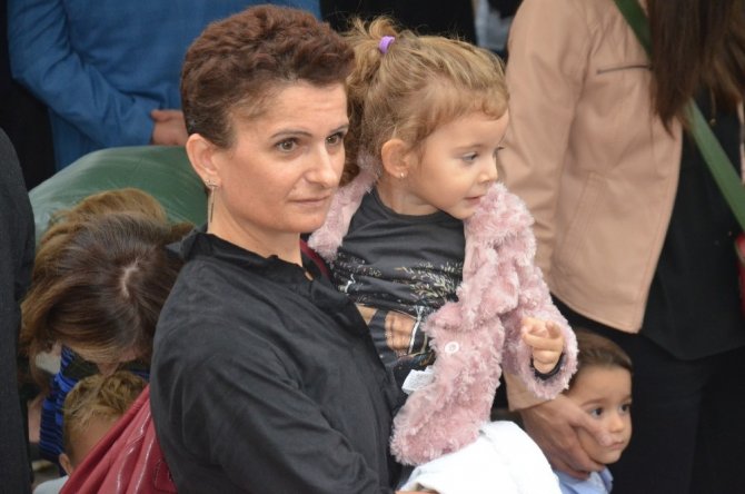 Bozbey kızının okulunu açtı