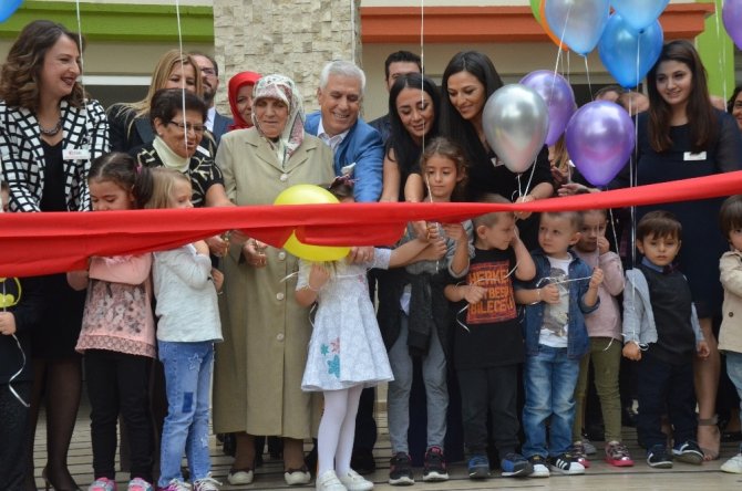 Bozbey kızının okulunu açtı