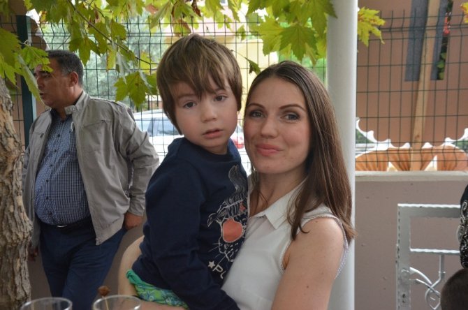 Bozbey kızının okulunu açtı