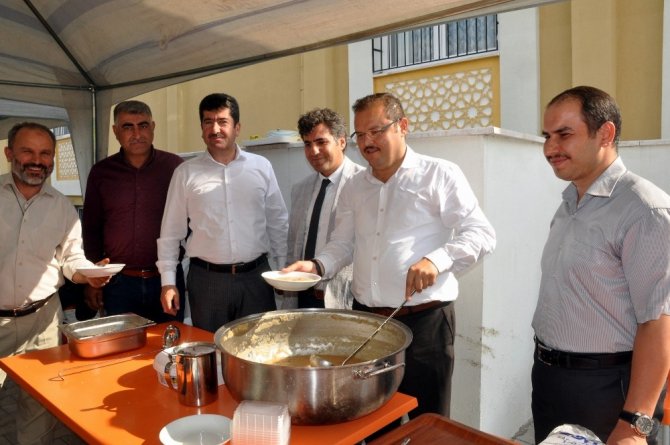 Nazilli Asımın Nesli Anadolu İmam Hatip Lisesi ilk aşure hayrını gerçekleştirdi