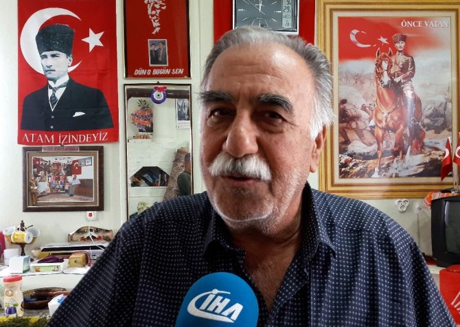 Atatürk hayranı vatandaş bağ evini Türk bayrakları ve Atatürk posterleri ile kapladı