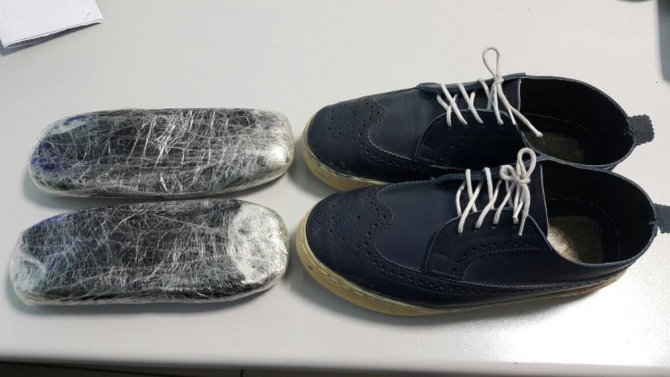 Genital bölgesinde ve ayakkabı tabanında uyuşturucu kaçakçılığı