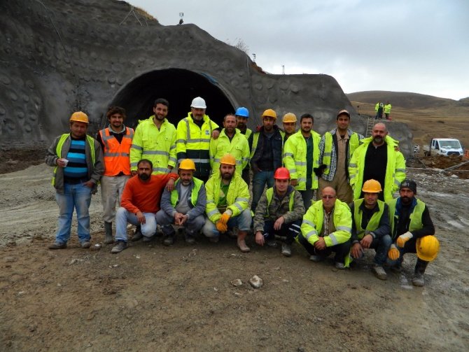 Posof Ulgar Dağı Tüneli’nde çalışmalar yoğunlaştı