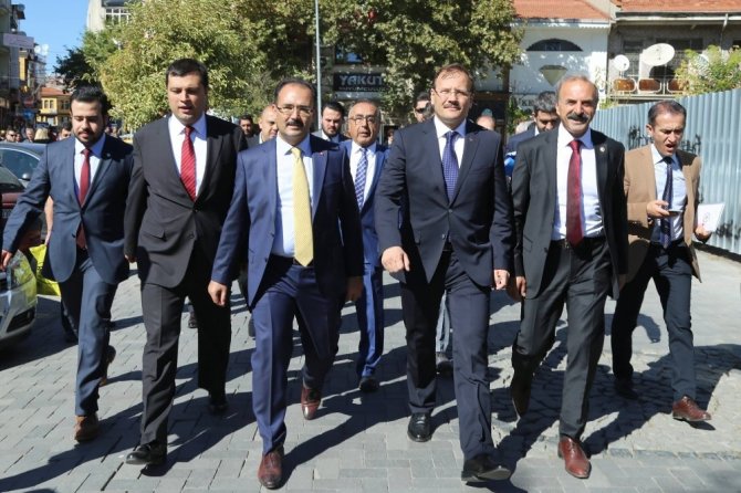 Çavuşoğlu: Uşak Belediyesinin çalışmaları göğsümüzü kabarttı