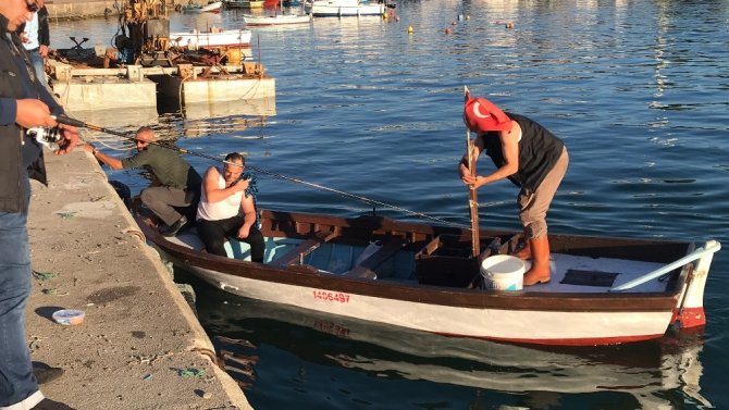 Balık avlarken tekneden düşen kişi hastanede tedavi altına alındı