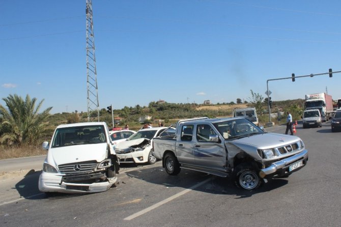 Antalya’da zincirleme kaza: 1 yaralı