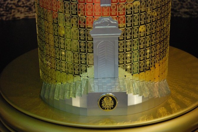 Galata Kulesi’nin 157 kiloluk altın maketi yapıldı