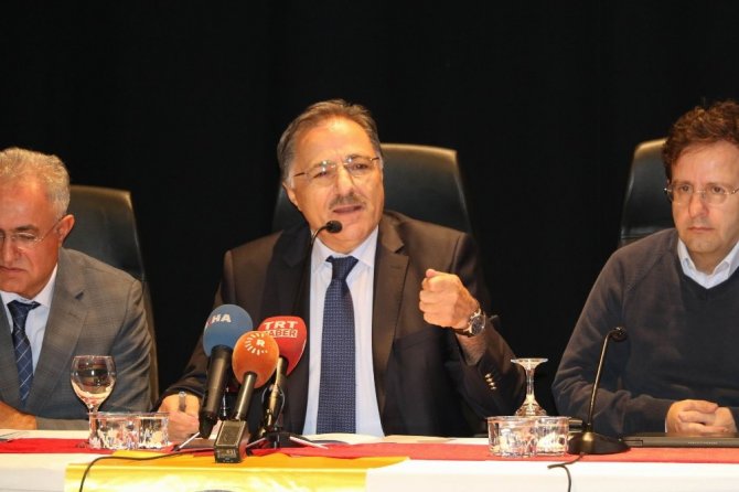 Cumhurbaşkanı Başdanışmanı Karatepe Diyarbakır’da sempozyuma katıldı